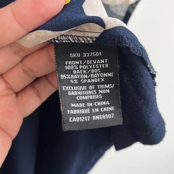 LE CHATEAU PATTERNED AND PLEATED WITH GOLD ACCESSORIES NECKLINE SIZE XL - Picture 8 of 11